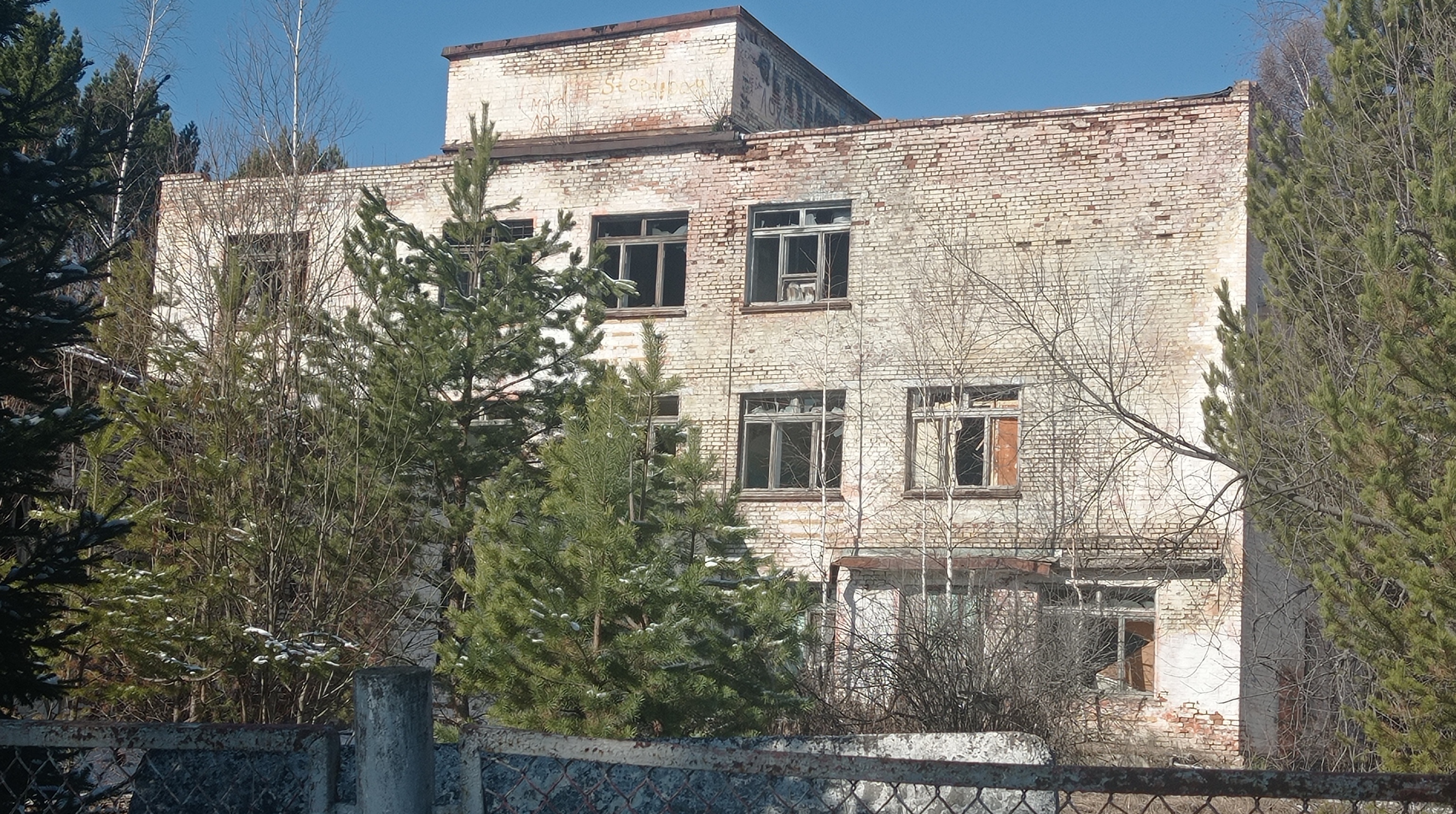 Заброшенные здания могут нести опасность.